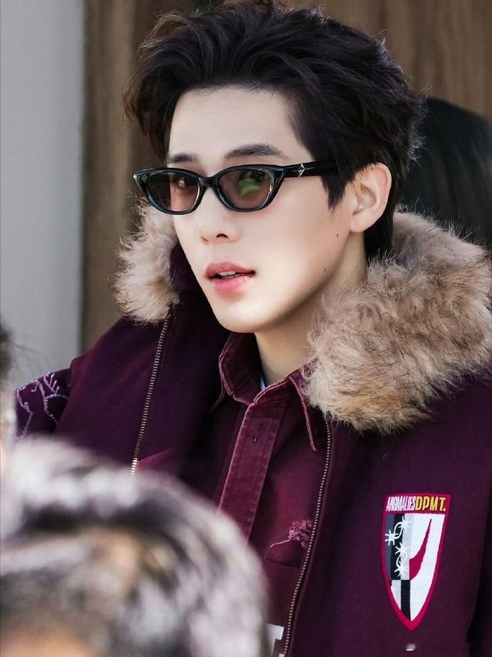 看王安宇走秀没有不笑的义务现在就出发 看王安宇走秀完全没法不笑！一边帅气走秀一边