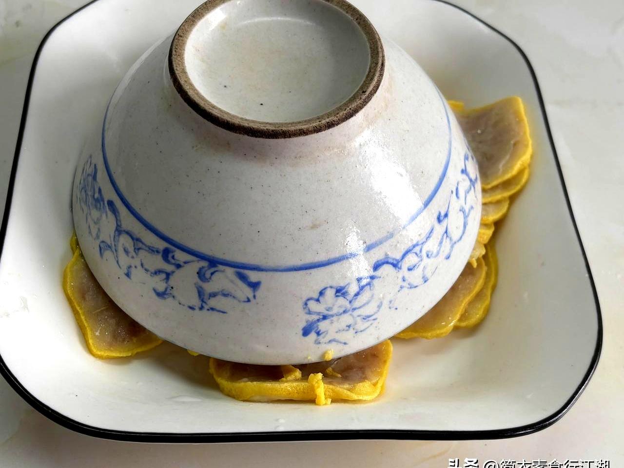 周日睡个懒觉多美啊，结果一下楼就被婆婆“催更”了。
老太太念叨着都腊月二十一了，