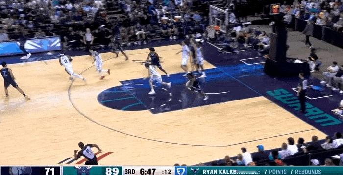 鲍尔小手一抖！今日五佳球到手！
在今天NBA季前赛黄蜂对阵灰熊的第三节比赛中，鲍