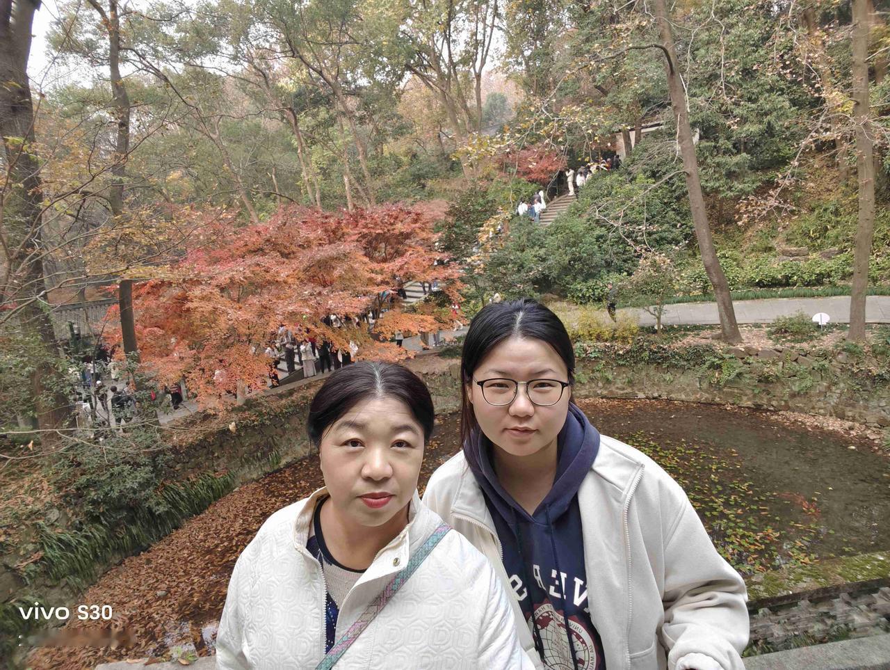 我的今日状态：😁轻松愉快
我这里的天气：☀️晴天今天也很幸福的