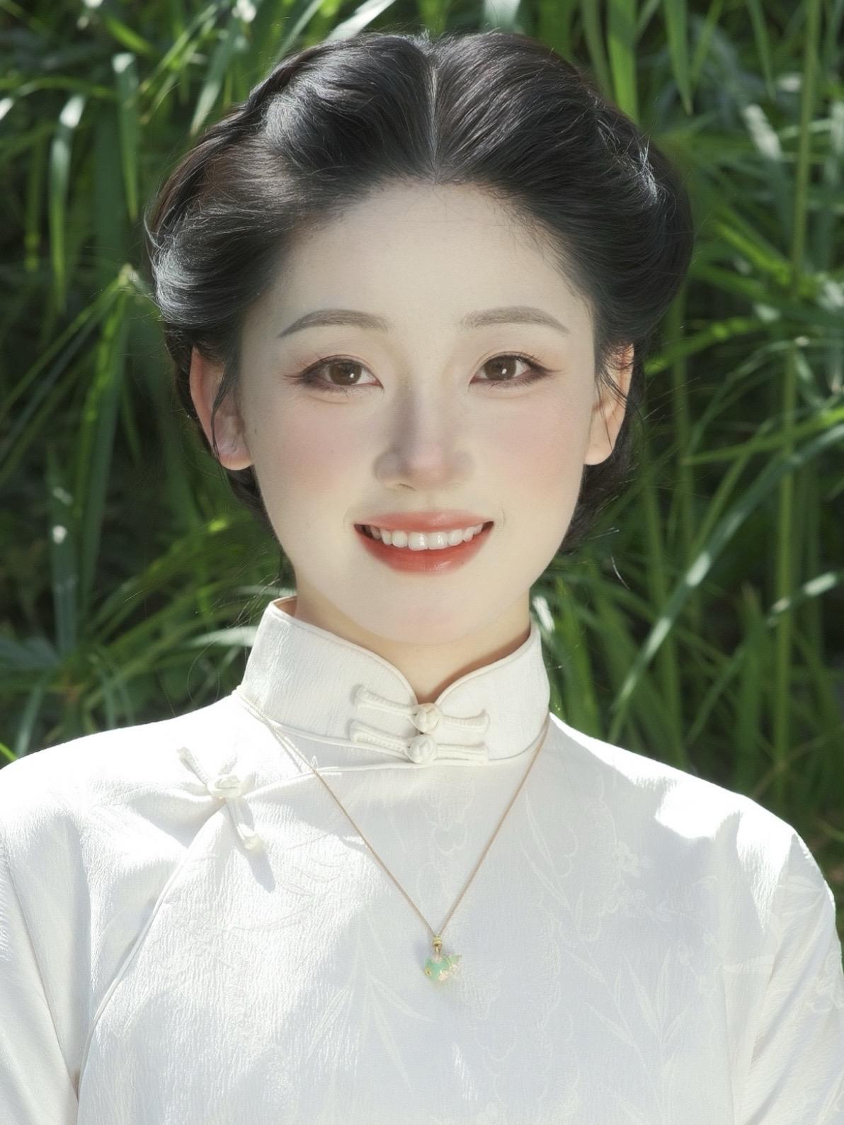 涉江采芙蓉，兰泽多芳草。