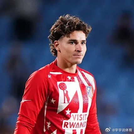 𝗡𝗘𝗪：巴塞罗那不打算提高对朱利安·阿尔瓦雷斯的报价，但他们也不会撤回报价
