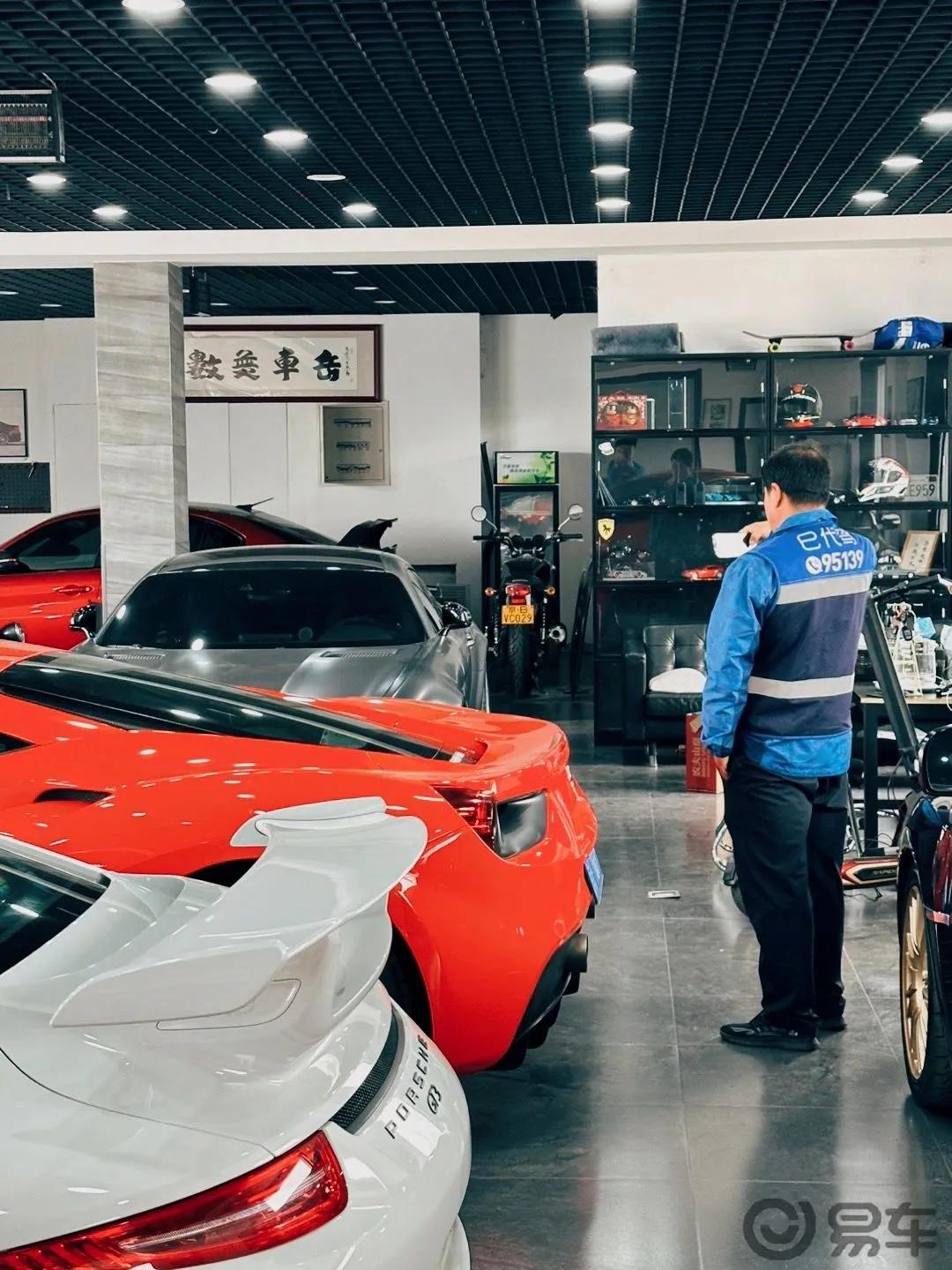 那时候 他好像找回了最初的梦想。


店里来了一位 代驾大哥 我说您喜欢哪个拉开