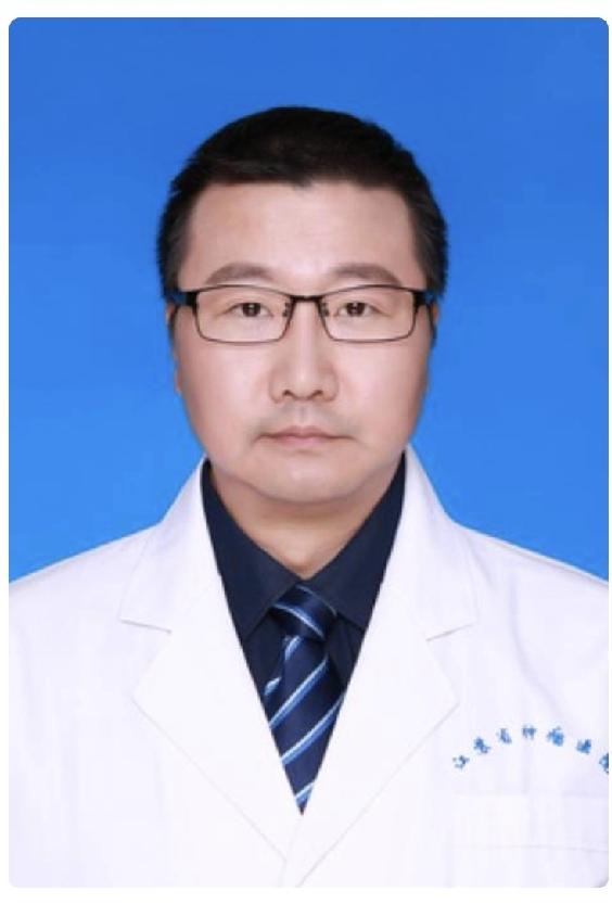 又一个医生藏不住了
浮出了水面
他就是江苏省肿瘤医院的副主任医师席玮，一个偶然的