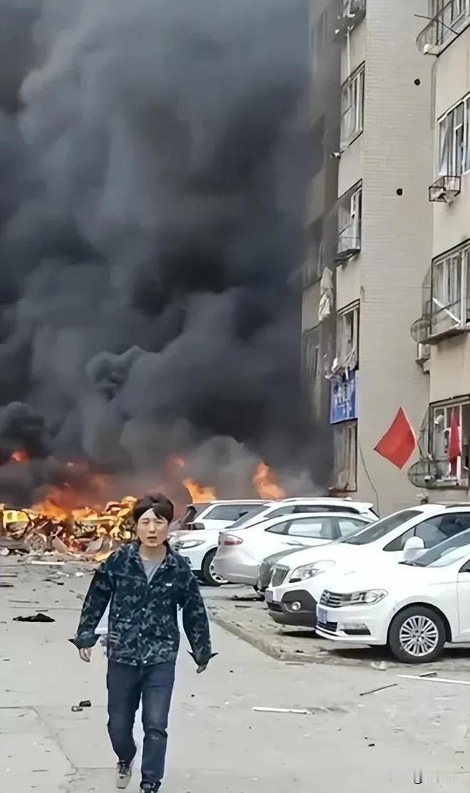 山西太原小区爆炸后，
我立马做了三件事：
第一，召集家里所有老弱妇孺，将

本次