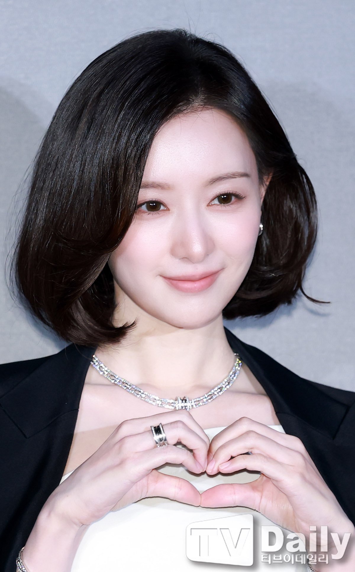金智媛 x BVLGARI今日在宝格丽活动上演豪门贵族戏码的金智媛，短发做了内扣