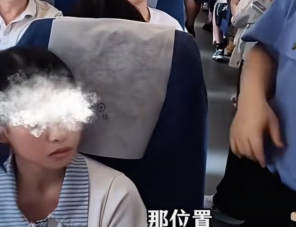 两女孩买三张火车票放零食事件，她们的母亲回应了！
她表示之所以这样做，其实背后有