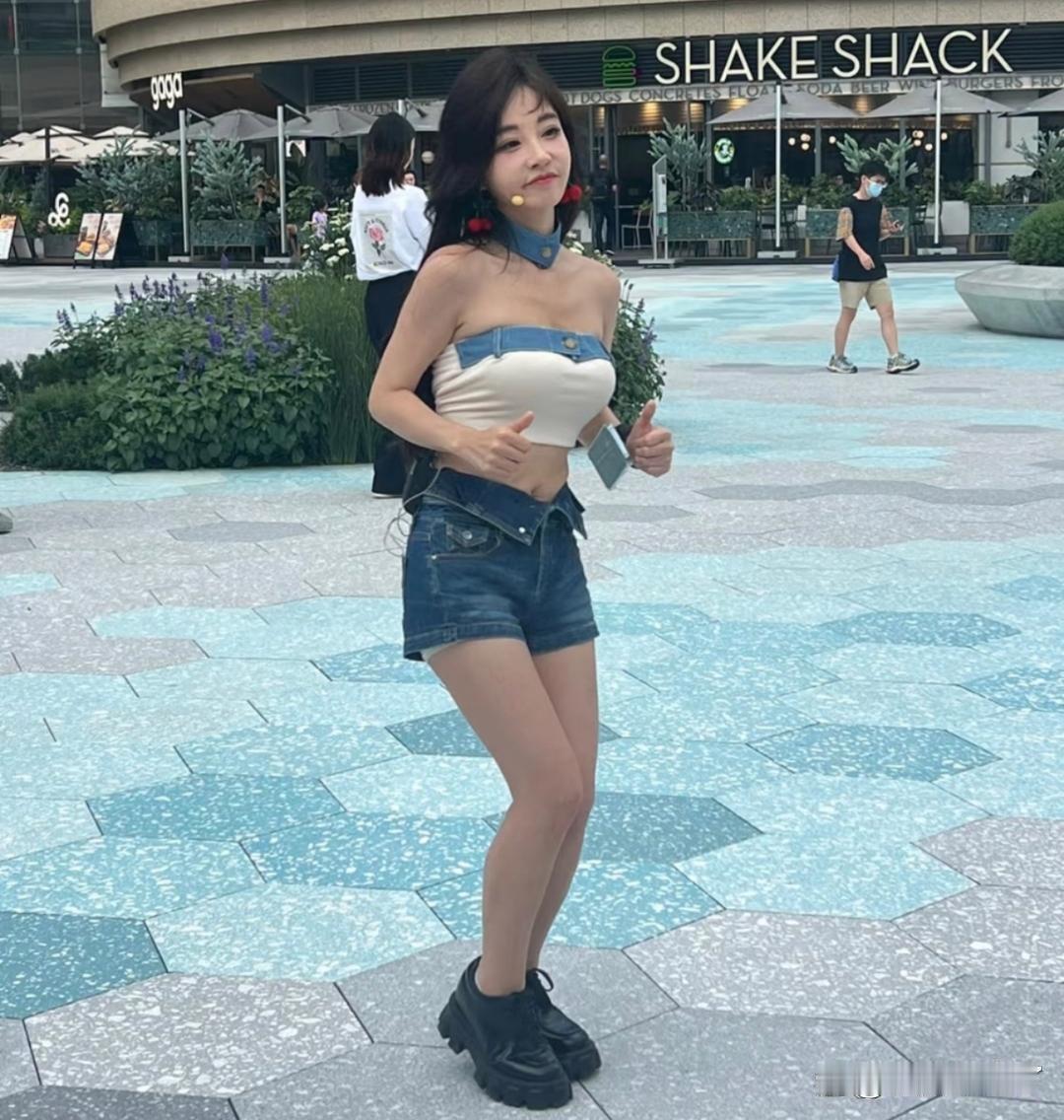 冯提莫去掉美颜滤镜下的样子！ 