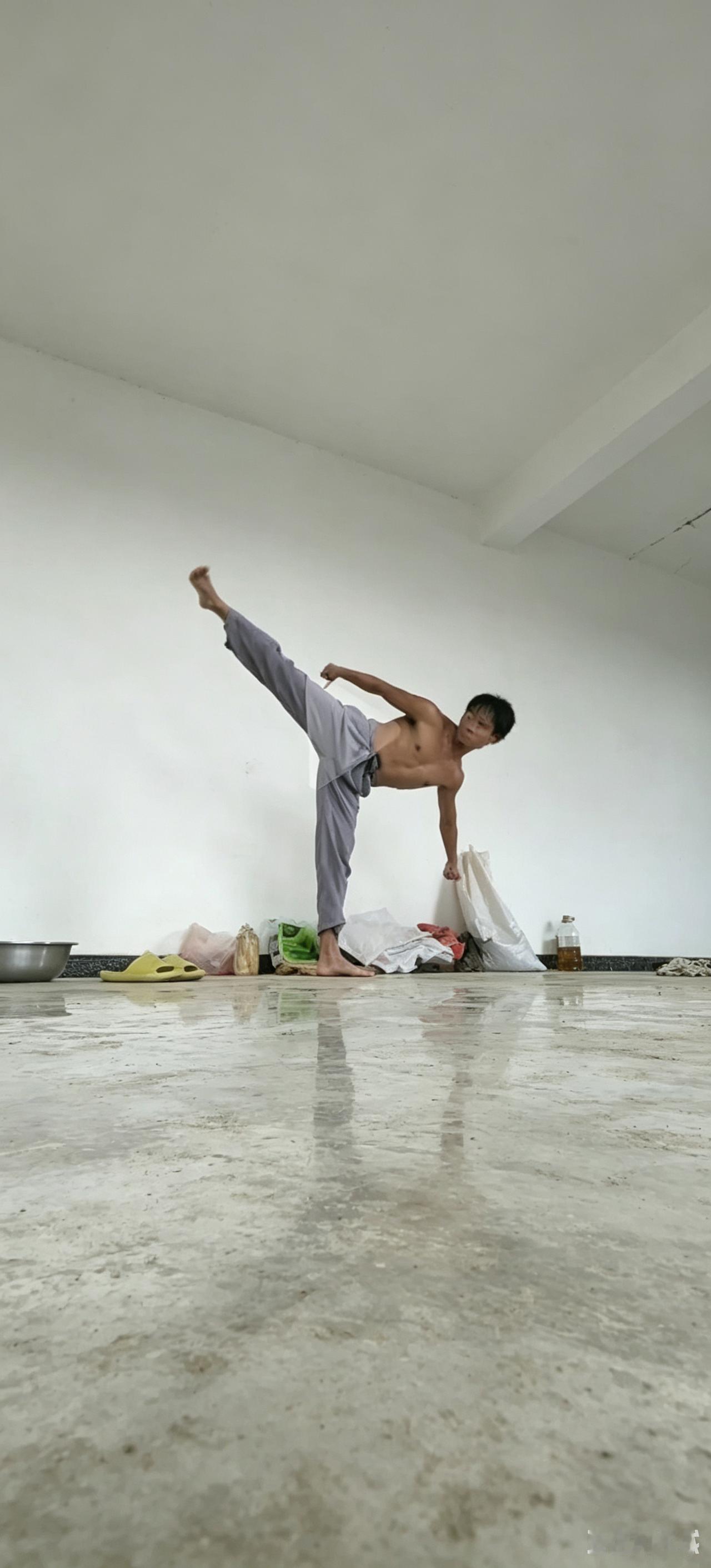 世界上长的最帅身材最好的男人，所有男人都嫉妒他，所有女人都想占有他