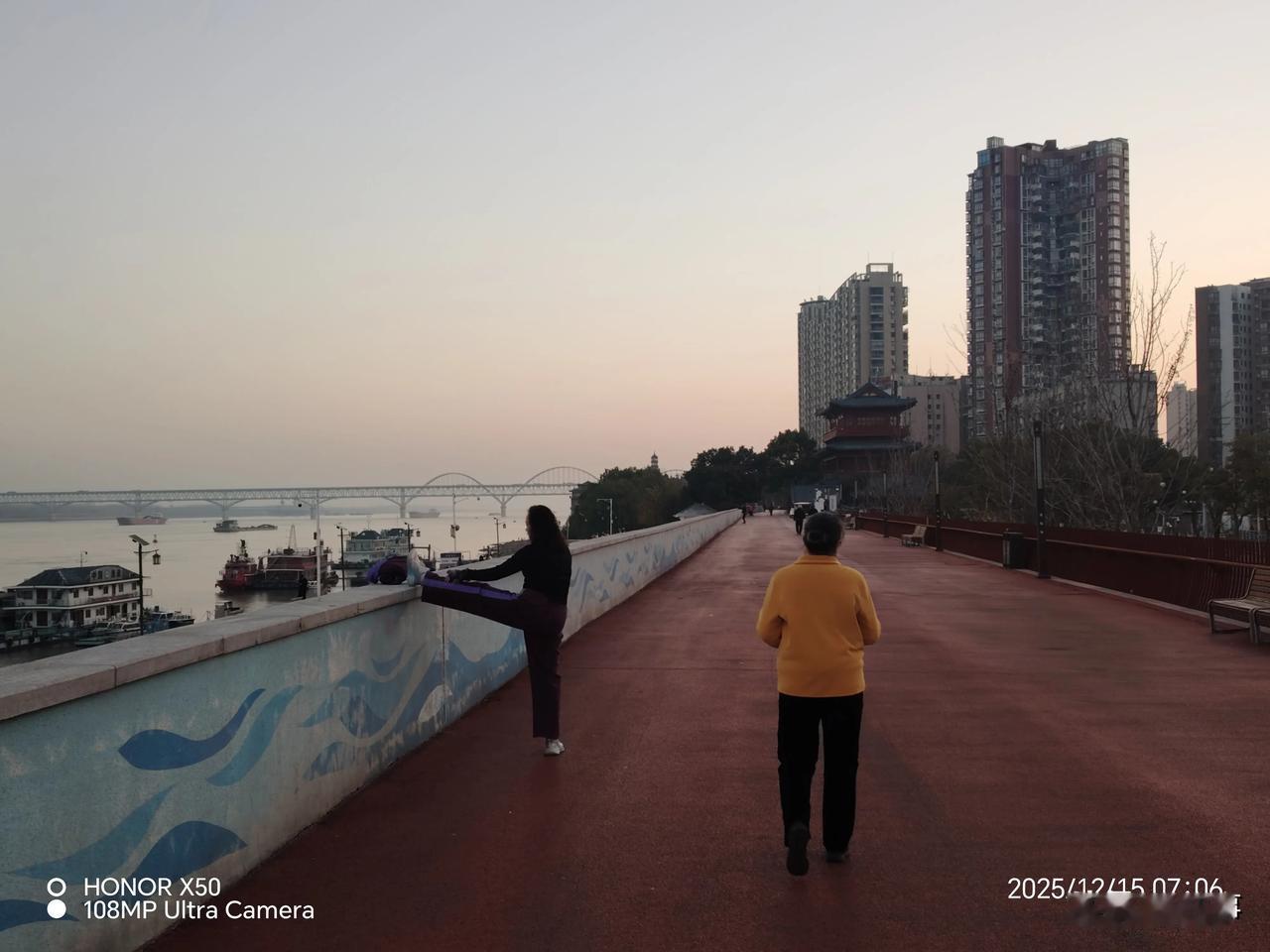 给2026的自己写句话2026年要每天坚持晨练开心快乐的每一天