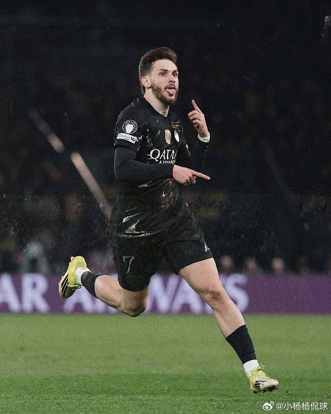 克瓦拉茨赫利亚周三晚表现太疯狂。2-2时替补登场，1次助攻+2粒进球扭转战局 ?