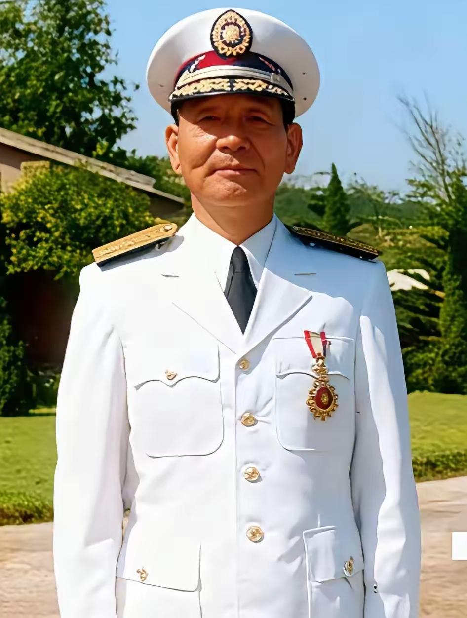 这张国民党一级上将胡琏晚年在台湾的留影，让人不禁想起他复杂的一生。胡琏祖籍陕西华