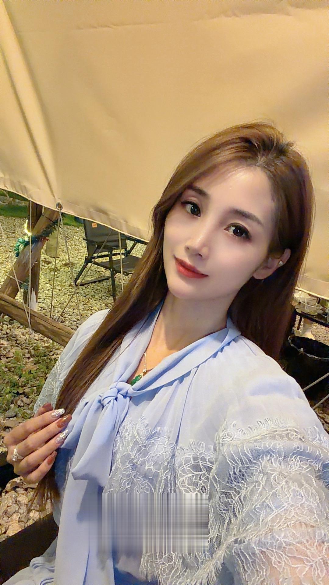 不去多求，只想岁月缓缓流，健康多点，烦恼少点，风吹过皆为云烟……