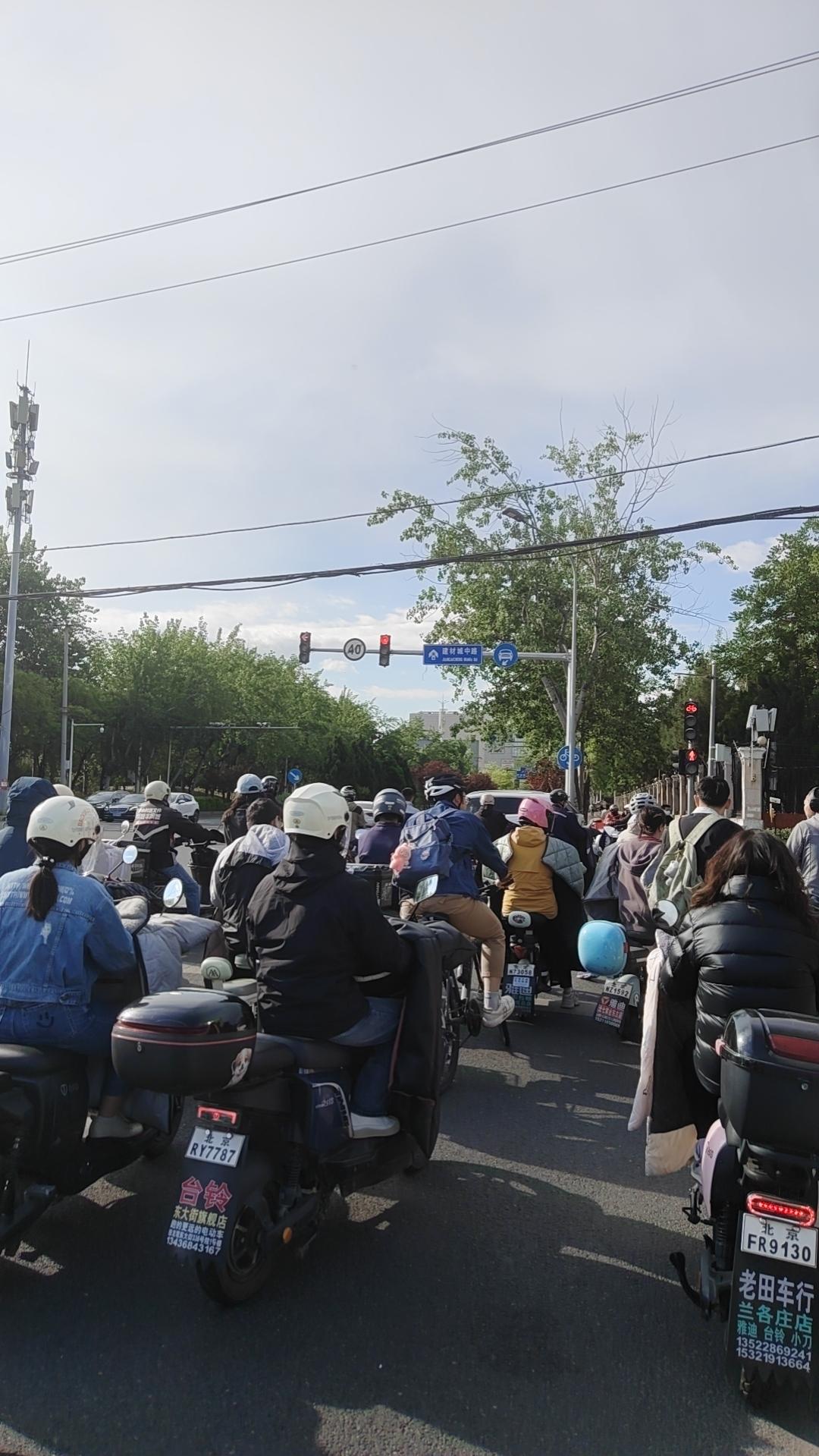 关于“格局与视野”

警句： “井蛙不可语海，夏虫不可语冰；站得高，才能看得远。