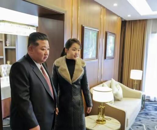 就在刚刚，
金正恩宣布一个重大决定，金珠爱现场见证
 
这可不是小打小闹的通知！