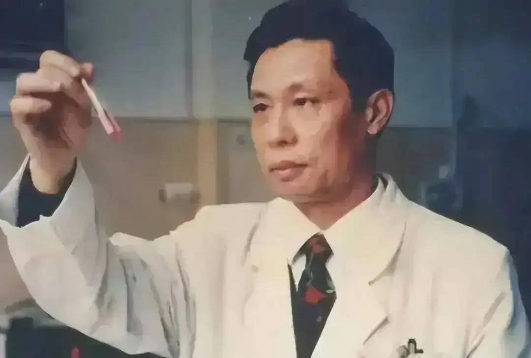 1984年7月11日晚上6点，广州医学院党委书记刘正纾拨通钟南山办公室电话：“钟