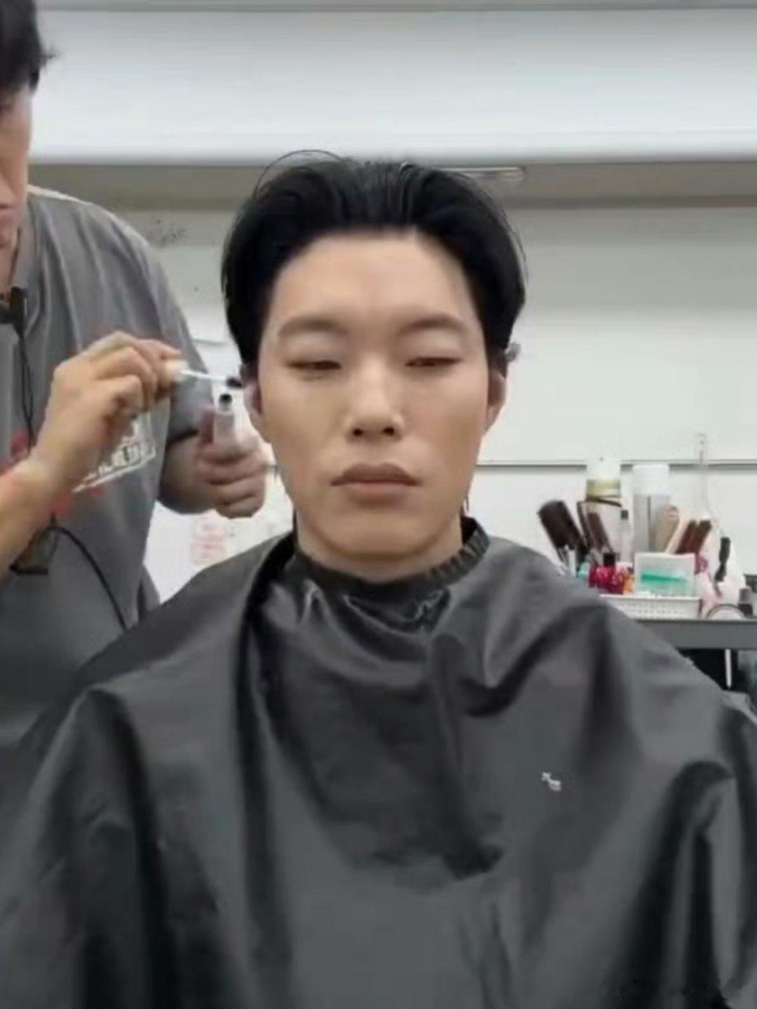 德善呐，你到底是怎么看上他的？韩网辣评给柳俊烈化妆 ​​​