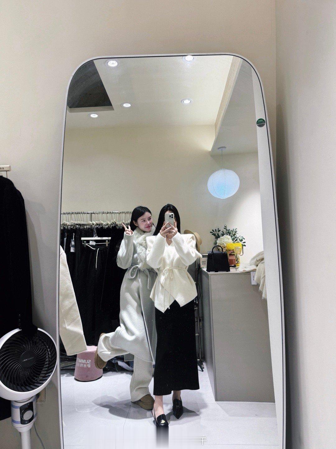 一不小心 我们也成了多年挚友  ​​​