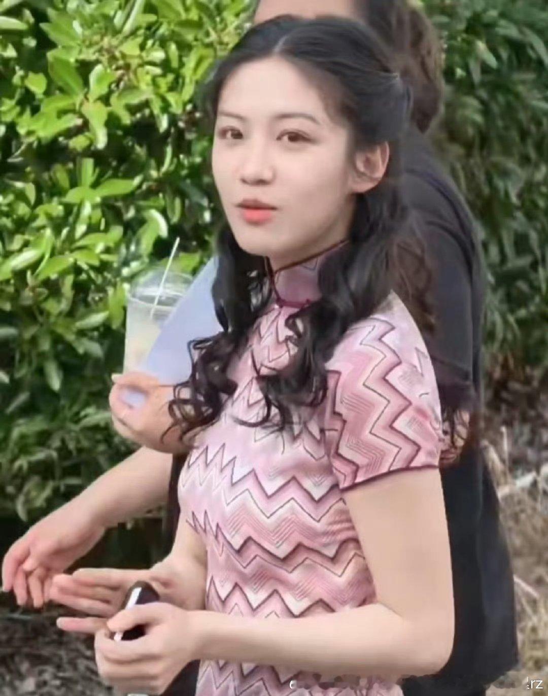 向涵之这两年买不少美貌营销但其实还是大鼻普眼 