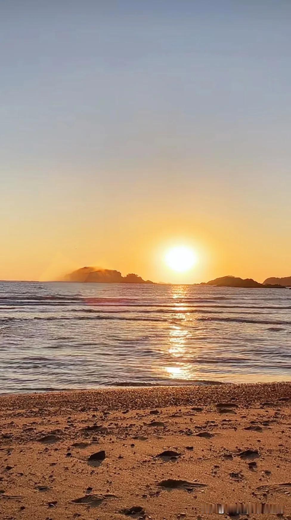 大海的日出，是最美的风景。#日出前的大海# #海滩日出美景# #日出🌄大海#