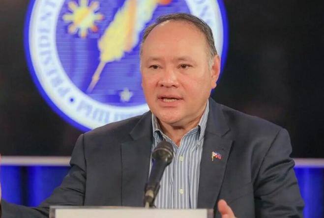 把自己国家和民族的未来，当作轻飘飘的筹码死死绑在别人大洋彼岸画的一张大饼上，甚至