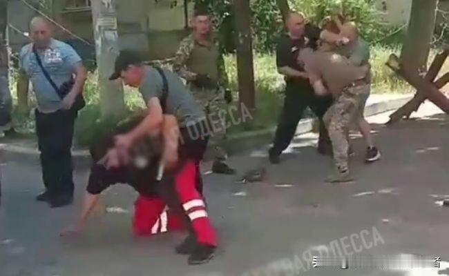 美国退伍军人运动联盟：乌克兰武装部队实际损失人数接近100万人。
敖德萨基辅 T
