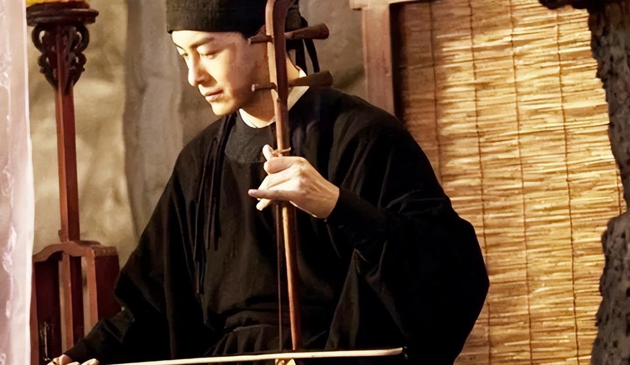 野史：1882年，慈禧守寡多年，于是请来琴师弹琴，慈禧听完心情大好，看着俊美的琴