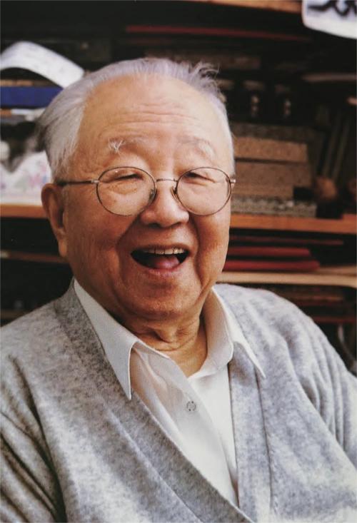 王立群教授说过一段话，特别扎心："用权力泡女人，女人在你面前服服帖雨，用金钱泡女