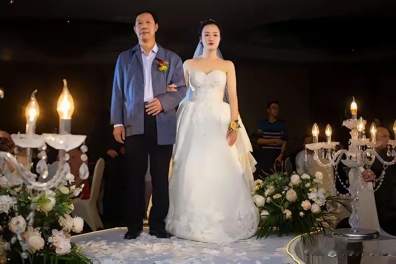 我一辈子赚洋人的钱，可我一辈子痛恨这些洋人
我女儿嫁了个犹太人，虽说对方家境优渥