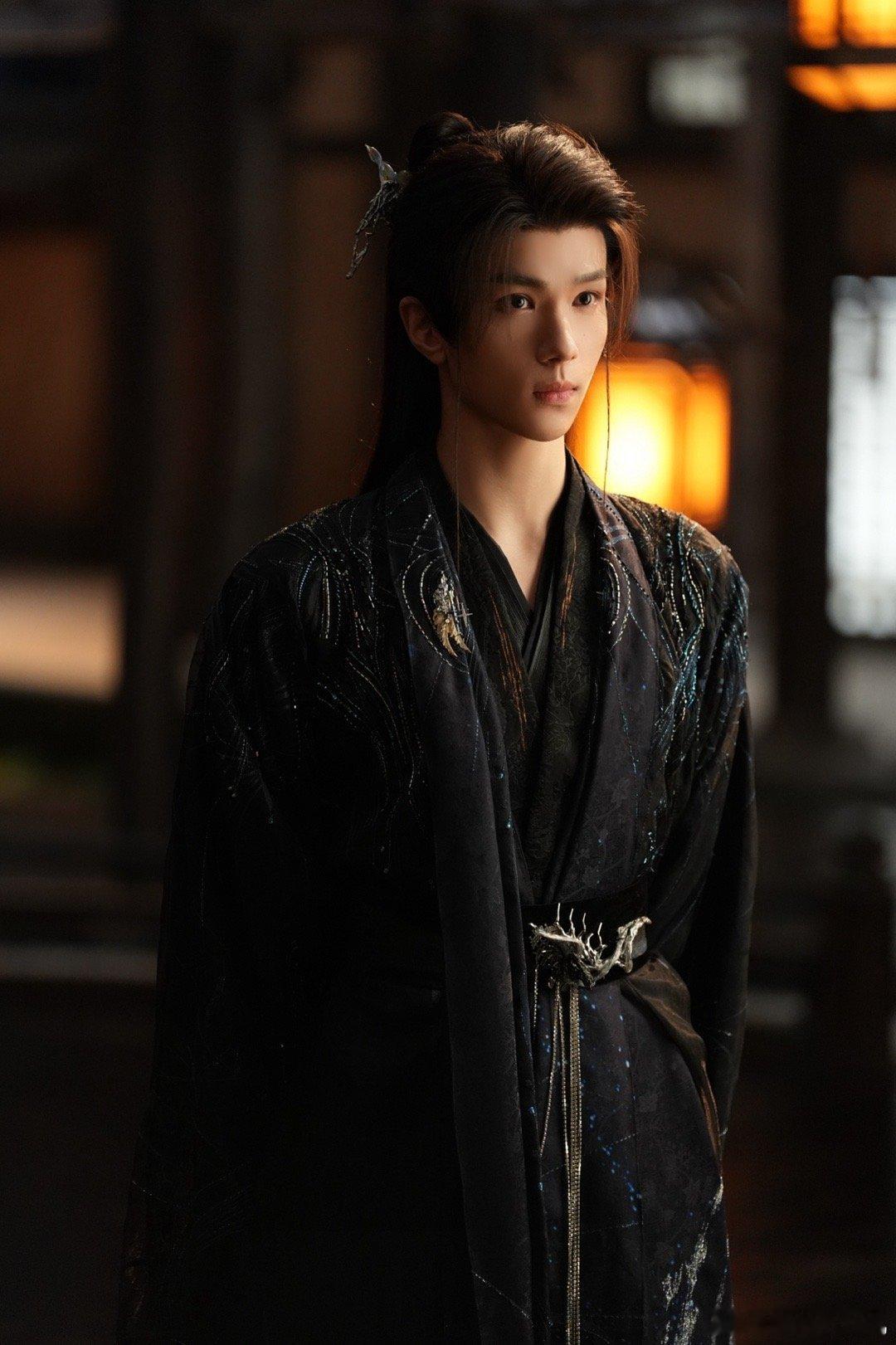 余承恩眼睛好会演心动余承恩的眼睛是自带心动滤镜吧，对望时的眼神都能拉丝，苏到心巴