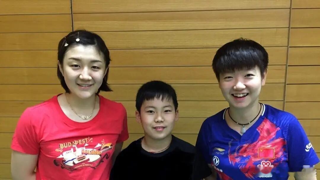 松岛辉空能成为世界第一，你就看那些照片吧，你就知道为啥了。那张怡宁又是陈梦、孙颖