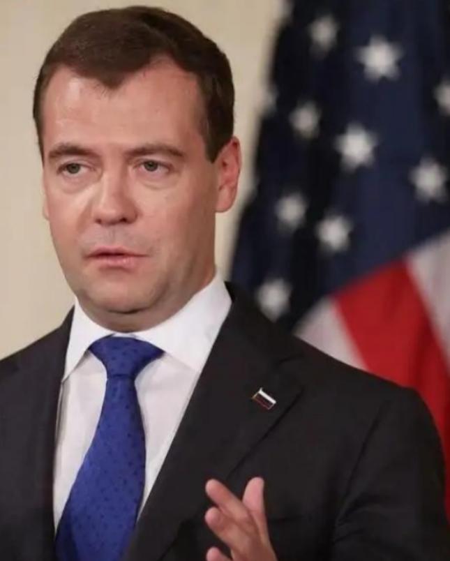 梅德韦杰夫：一旦战败，就用核弹攻击4个国家，让世界进入末日，将动用战略核武器针对