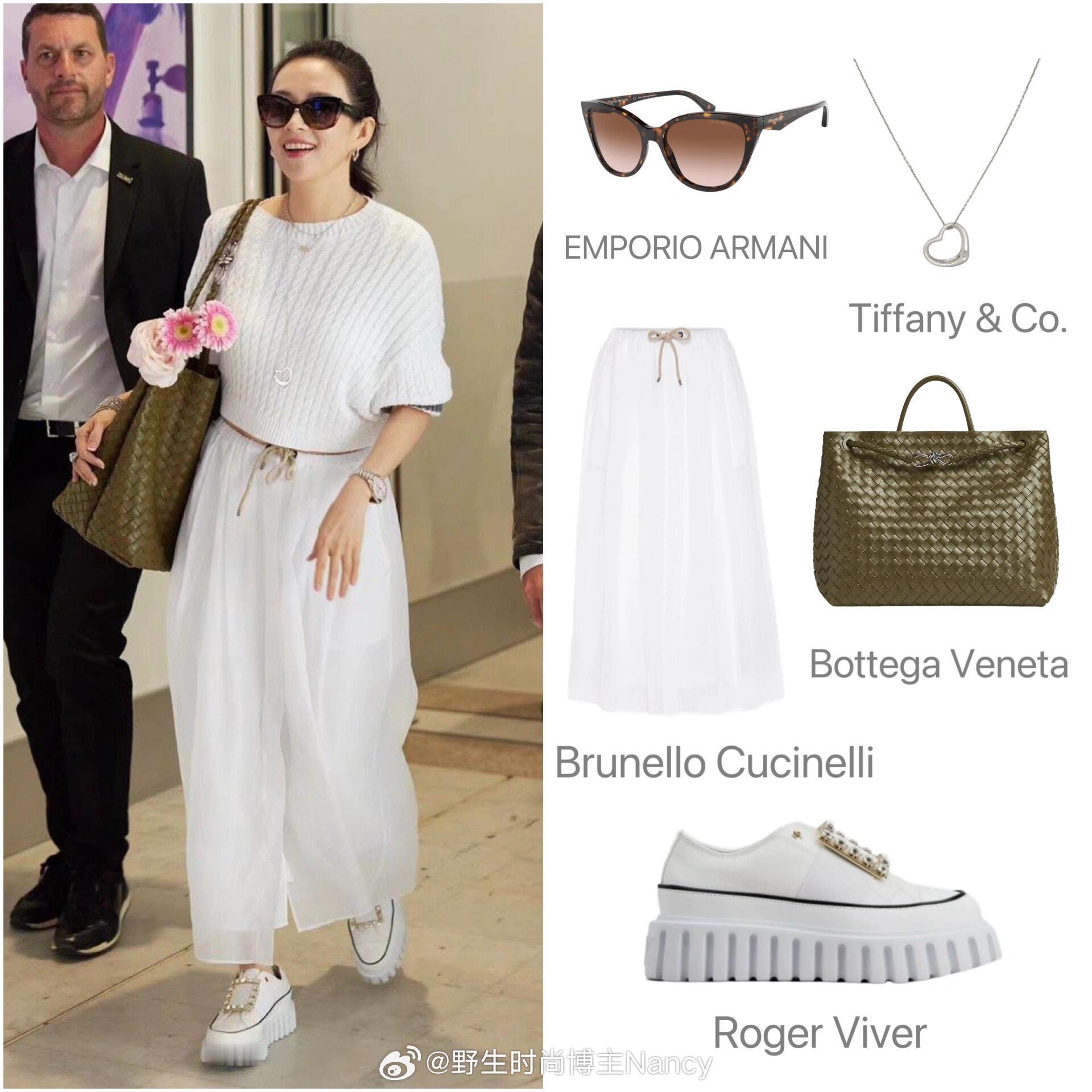 #章子怡抵达戛纳# 章子怡昨日抵达戛纳，all White打扮温柔大气！ ​​​