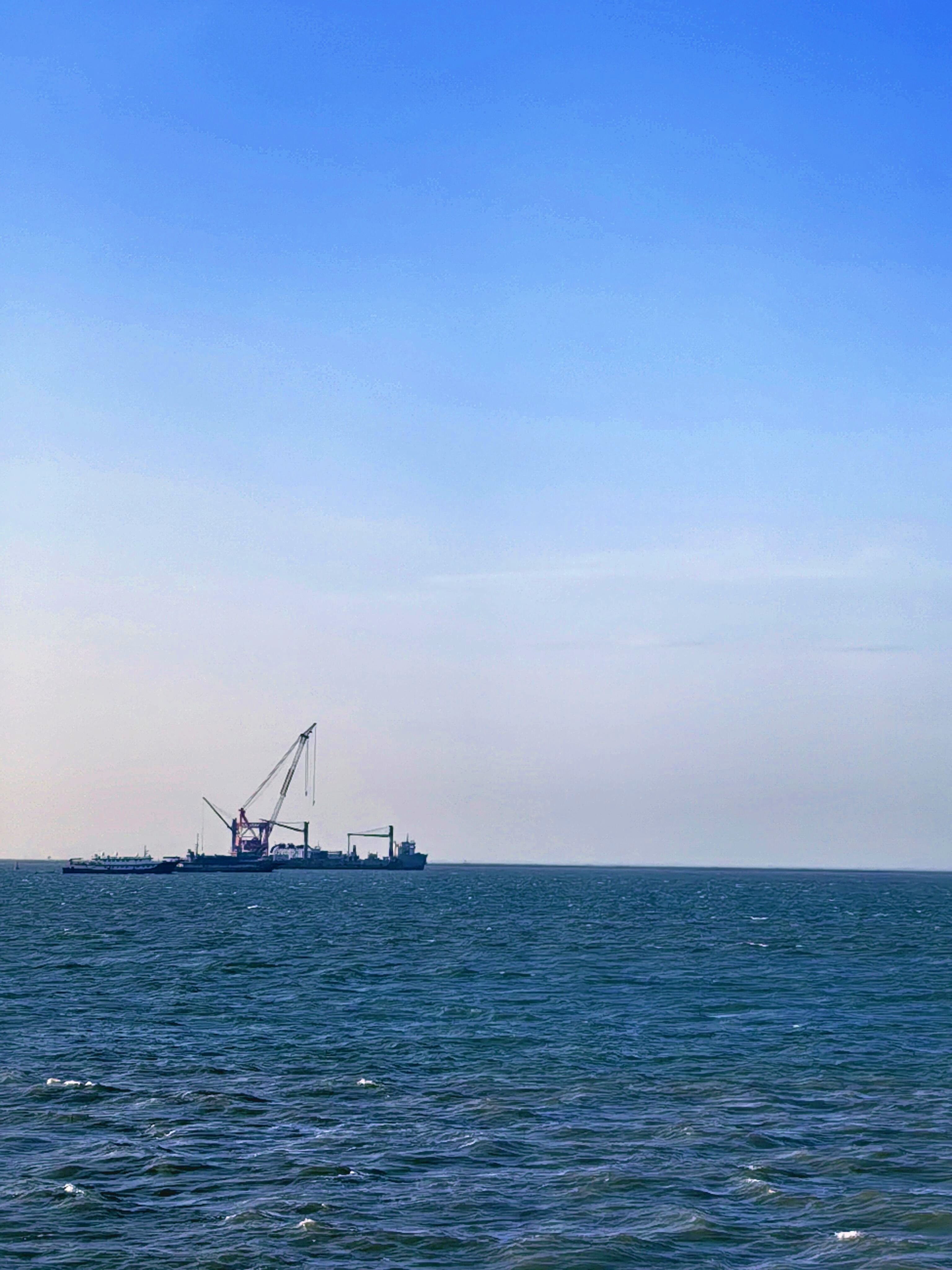 🌊北海，一座被海风偏爱的城市！北海的海，不喧哗，却足够温柔，它包容着所有未说出