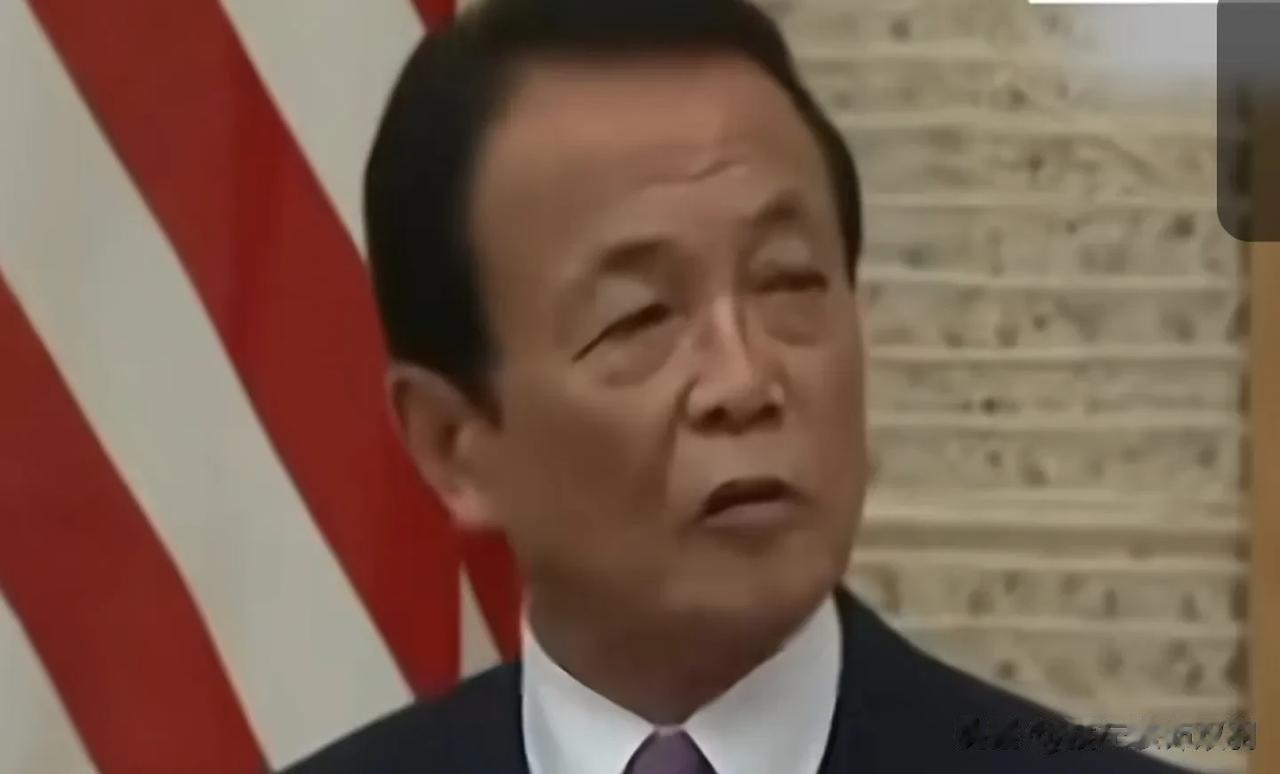 相由心生，这个贼眉鼠眼，嘴歪眼斜，面带奸笑，满嘴谎言的伙家一看就不是好人。
 