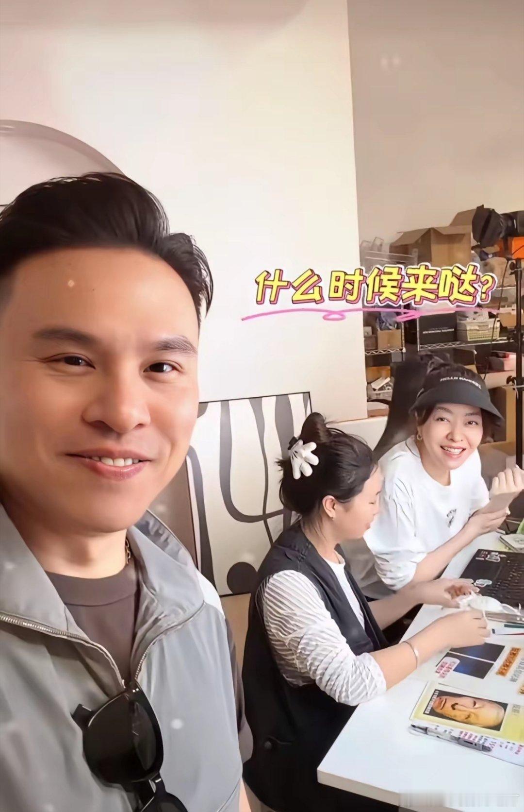 熊黛林老公郭可颂策划惊喜探班熊黛林。郭可颂说“超级想我老婆，但是她最近好忙，有综