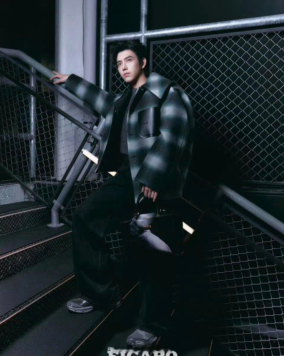 陈飞宇费加罗生日刊上线，这张脸太帅了