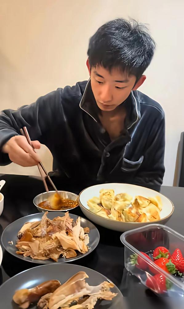 都说他赢不了墨菲？我把话放这，等着被打脸吧。这根本不是预测，是剧透。
你以为这