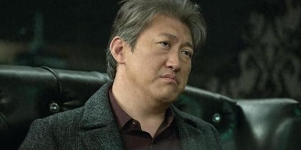 1997年王千源开了一家饭馆，李乃文和赵春羊去吃饭，吃完后，赵春羊擦擦嘴就走，李