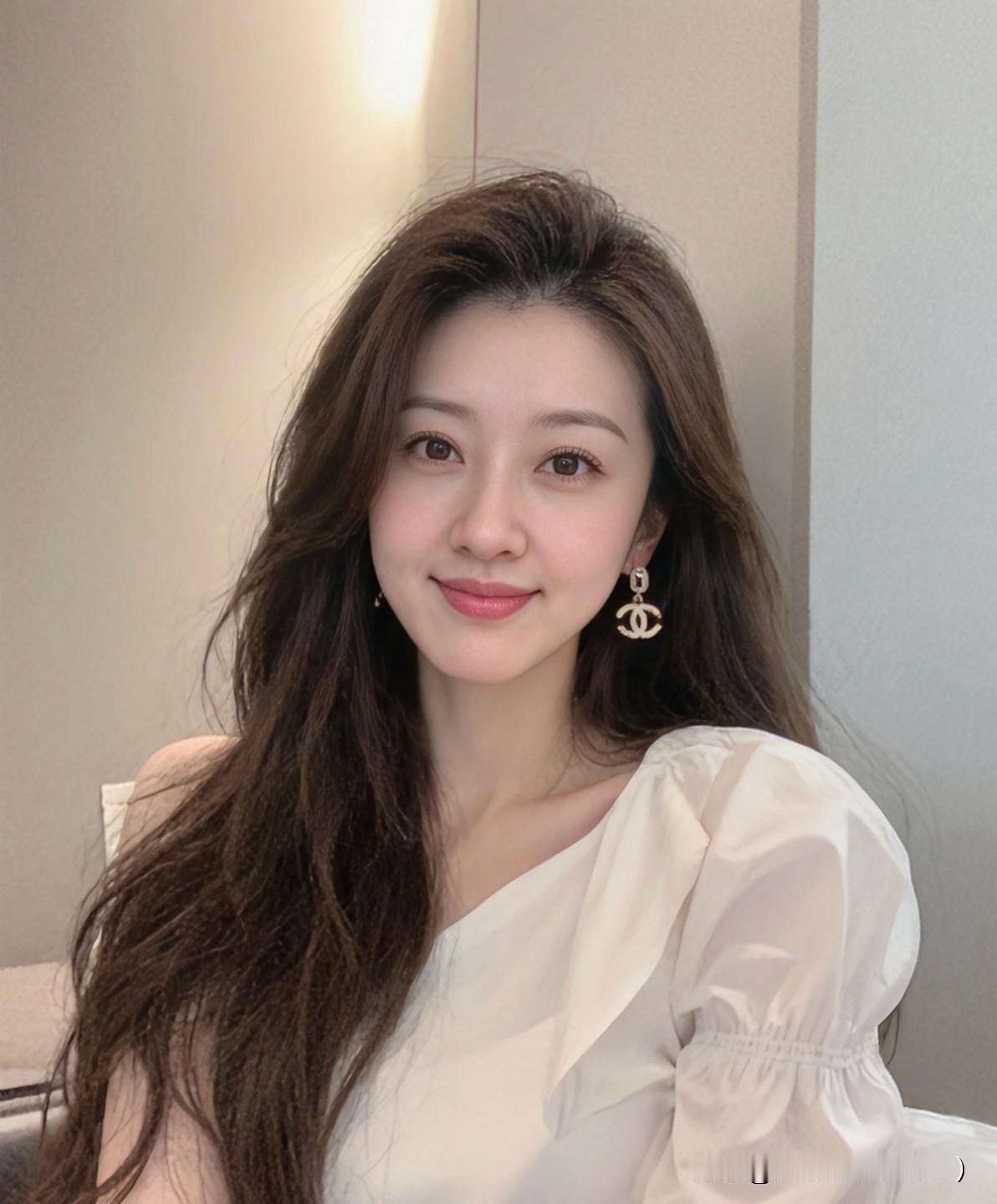 真正能让一个女人心动的，
往往不是银行卡上的数字，
而是那份触手可及的真诚。
是