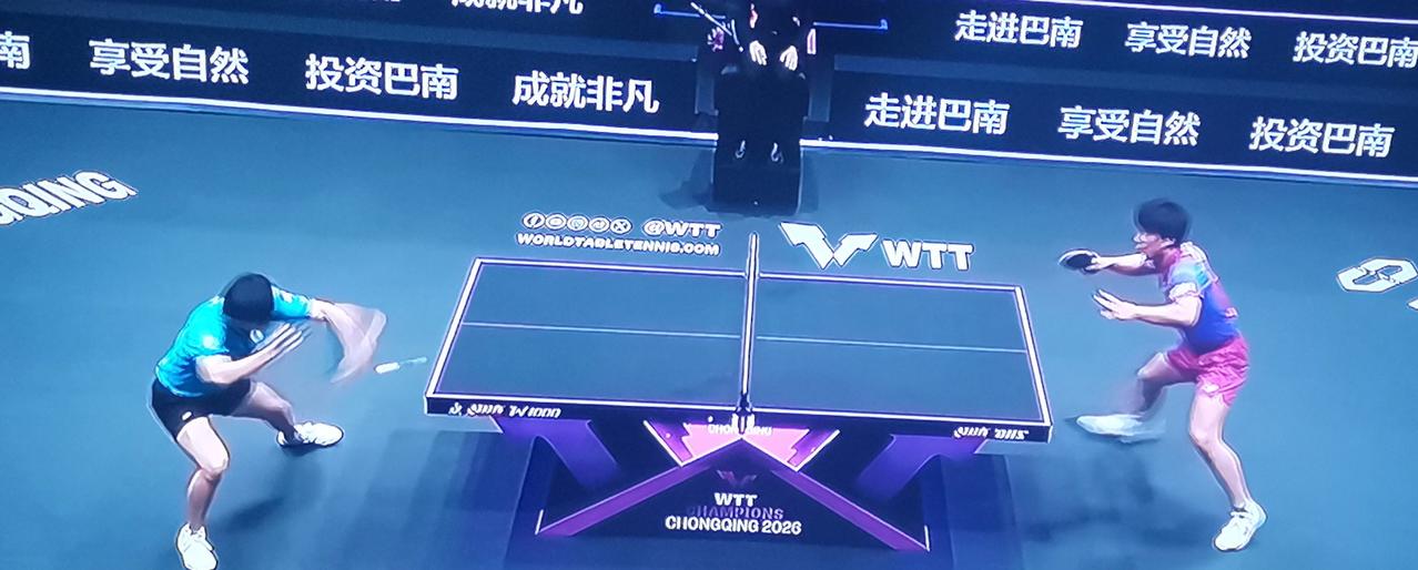 林昀儒智斗张本智和，赛场氛围火爆全场！目前双方2-2战平。喜欢乒乓球比赛的宝子们
