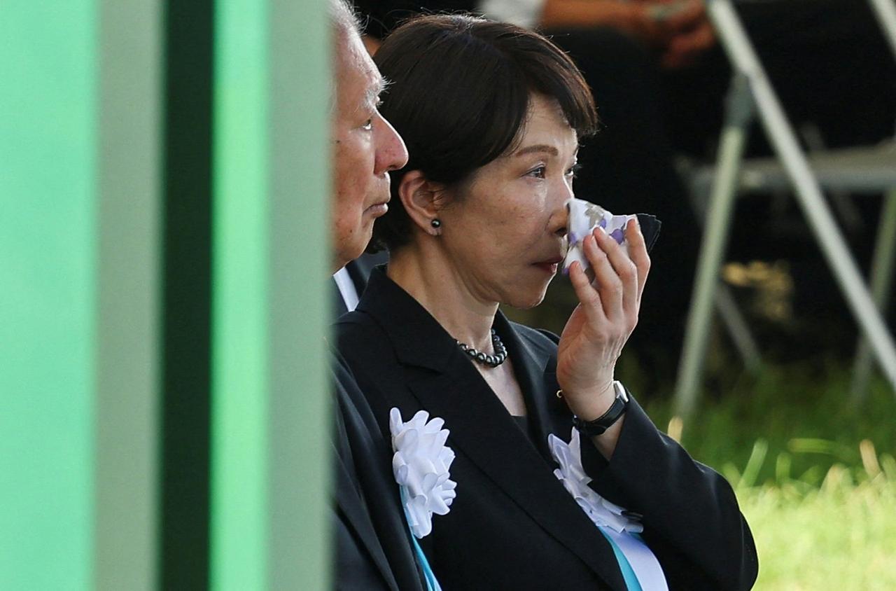 广岛长崎核爆没炸醒日本右翼，他们正把“挨炸”变成复辟军国主义的梯子。

81年前
