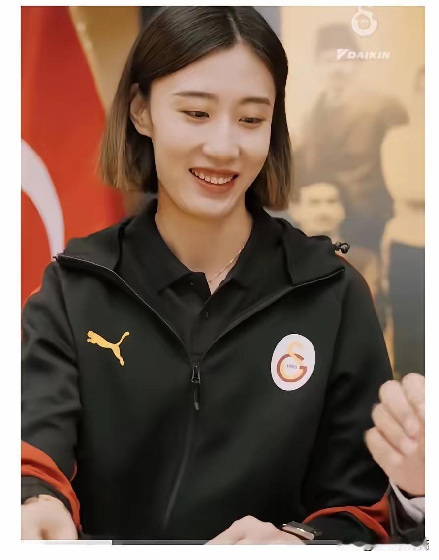 [微风][彩虹][大笑]出国打球入乡随俗，各具风采。
    图1:王缓缓留洋“