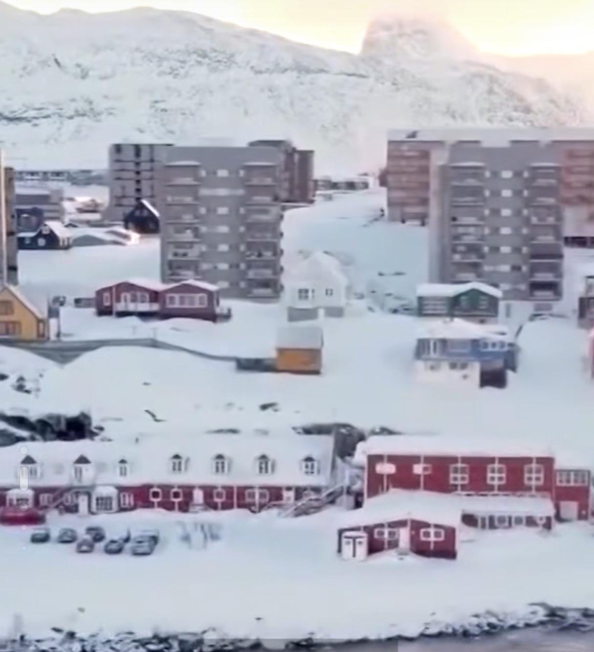 对于丹麦管辖的格林兰岛
俄罗斯是可能入侵，美丽国是直接拿来[捂脸]

当然，美国