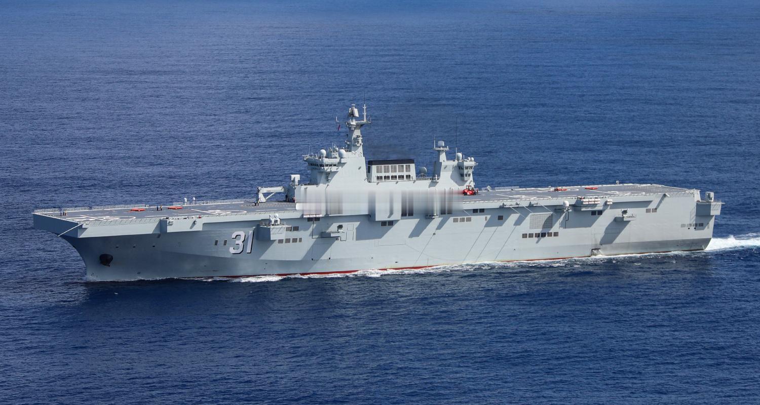 中国海军已经服役了4艘075型两栖攻击舰：海南舰（舷号31）、广西舰（舷号32）
