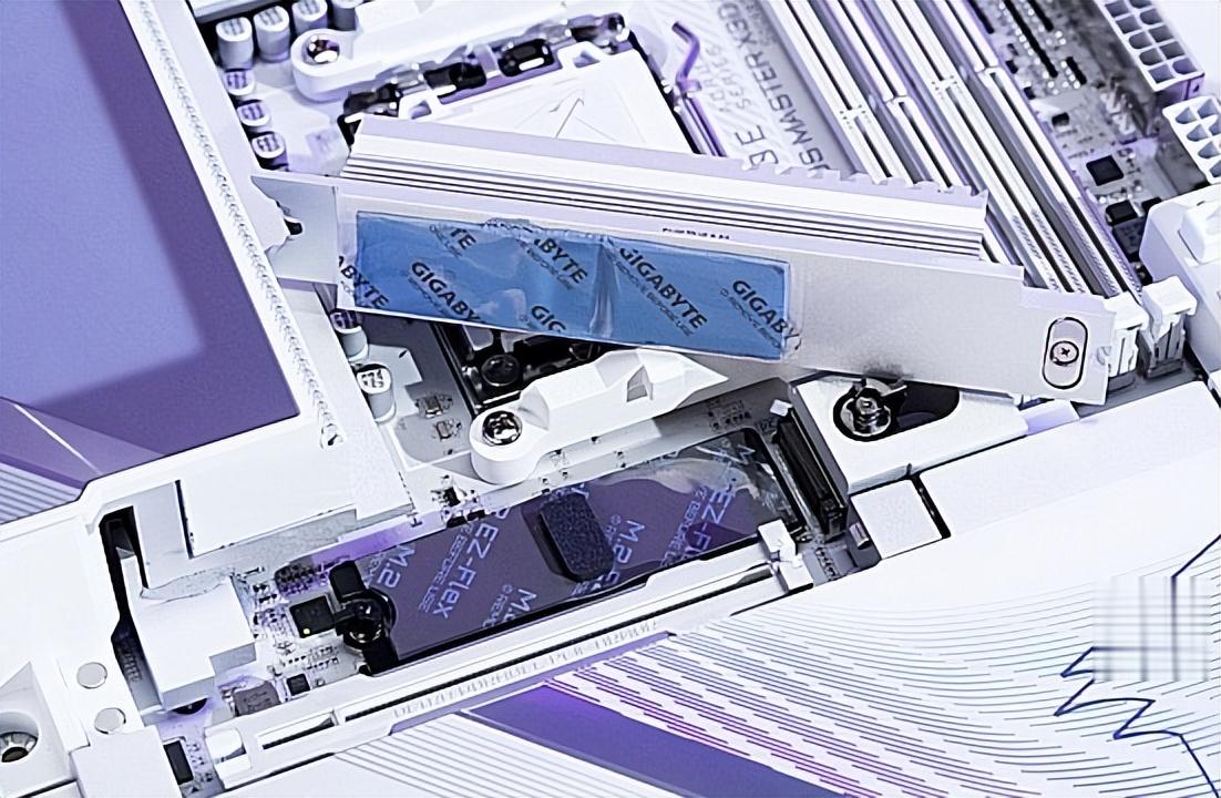 2025年臺式機主板市場年度盤點：內(nèi)外兼修，堆料之外是創(chuàng)新能力的角逐