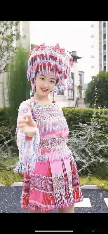头条停更那段时间，我刷着抖音、看着头条，鲜少与朋友互动。
在抖音上，我结识了不少