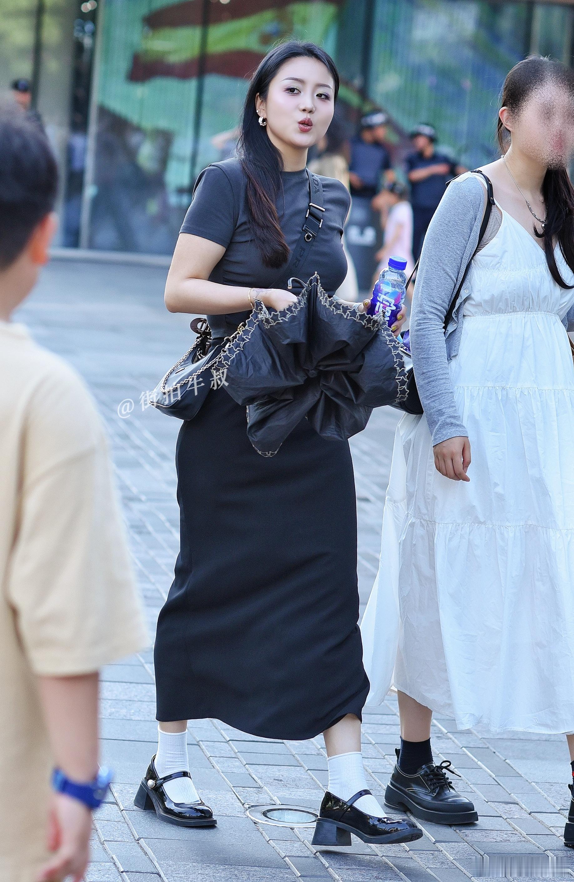 复古好看的皮鞋半身裙 