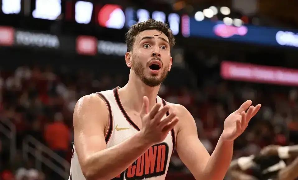 詹姆斯圣诞夜-33的正负值，不是手感问题，是防守端被火箭年轻人轮流点名。
 
你