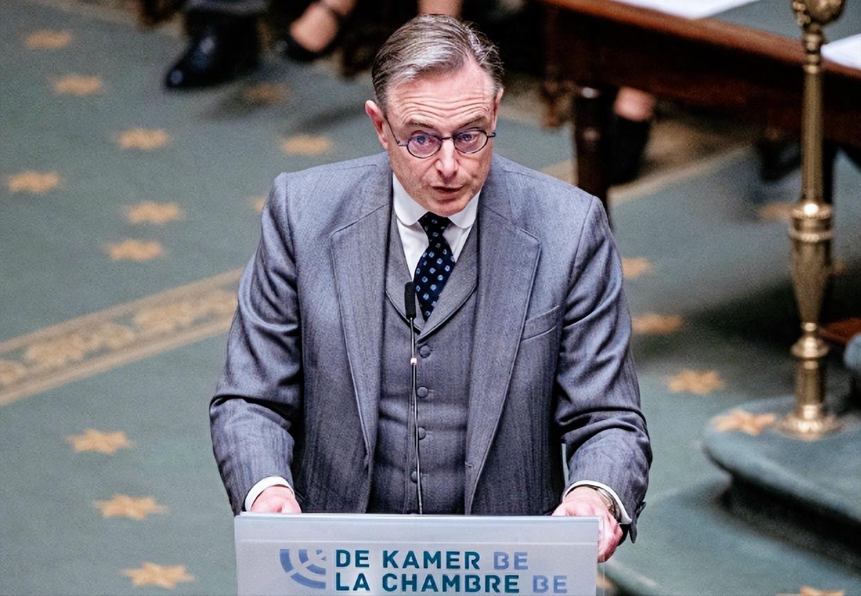 比利时首相的一番话让欧洲藏不住了，明面上喊着对俄强硬、抱团援乌，然而私底下不少欧